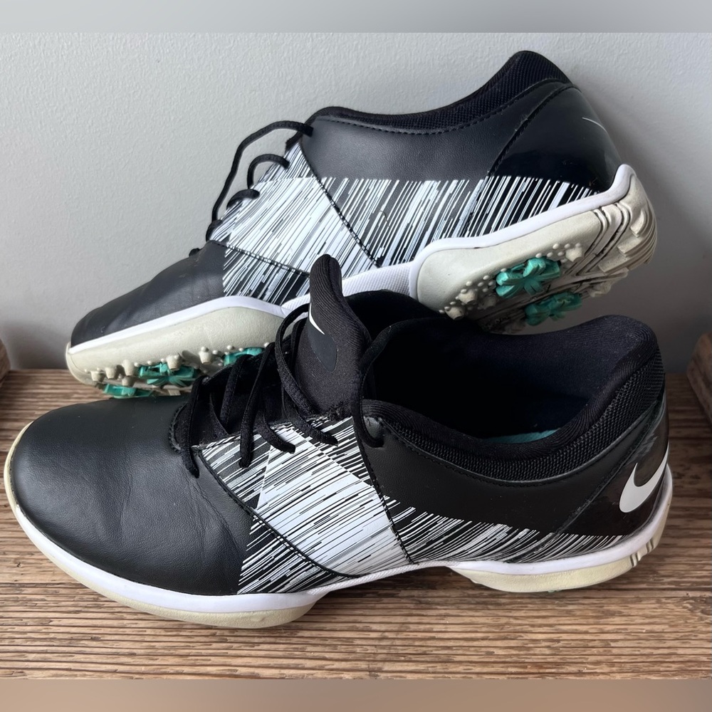 Nike golf shoes Women’s size 6 Black White retro stripe